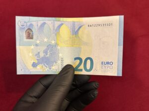 Backside of fake €20 euro note showing bridge and security features